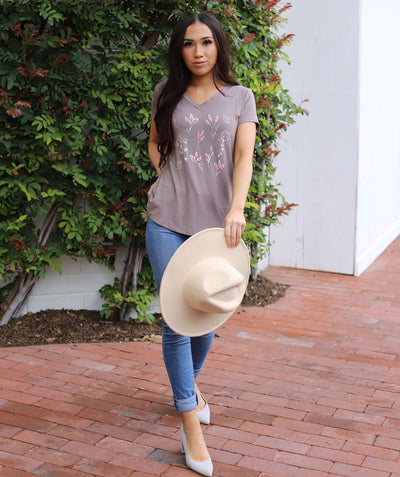 FLORAL v-neck tee in Taupe