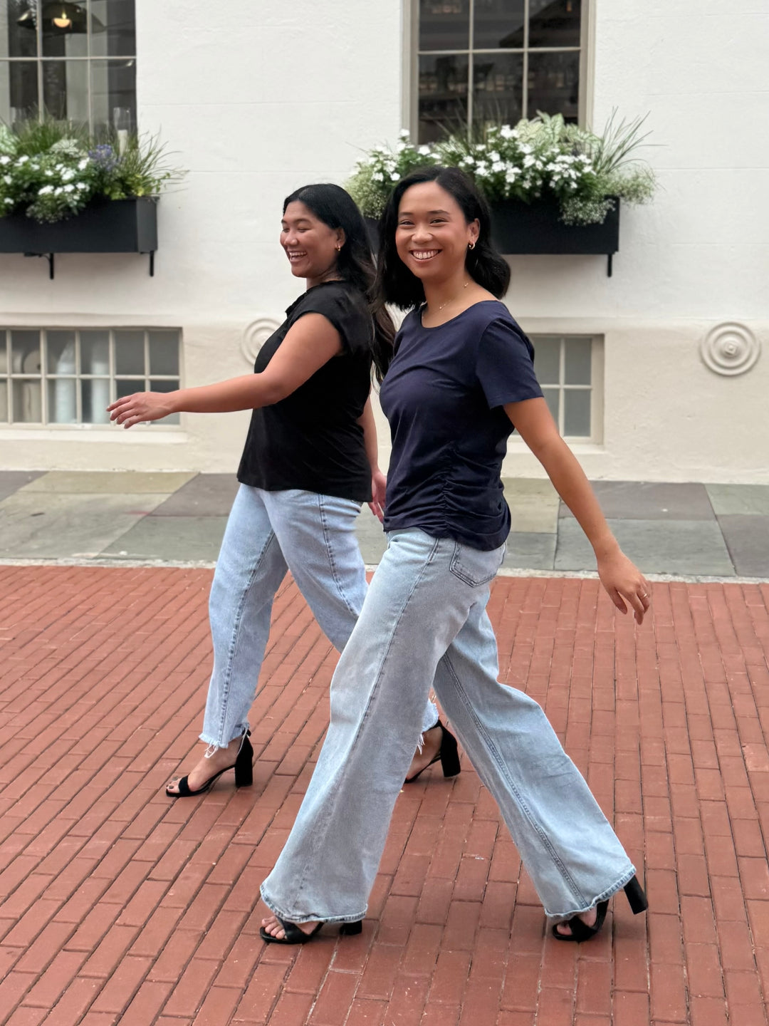 JANEY ruched tee in Navy