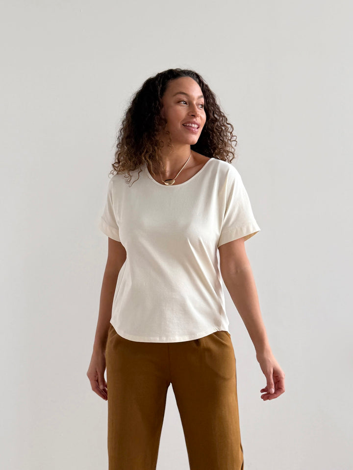 CAELYN tee in Chalk