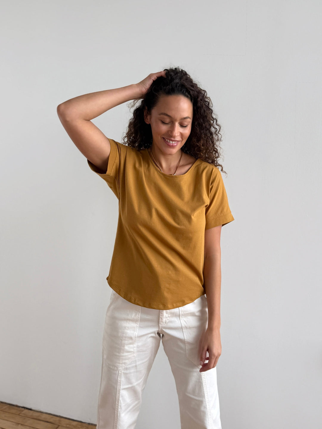 CAELYN tee in Light Amber