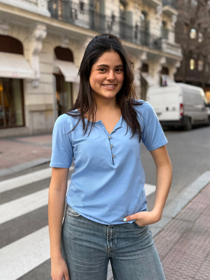 ROSA tee in Light Cornflower