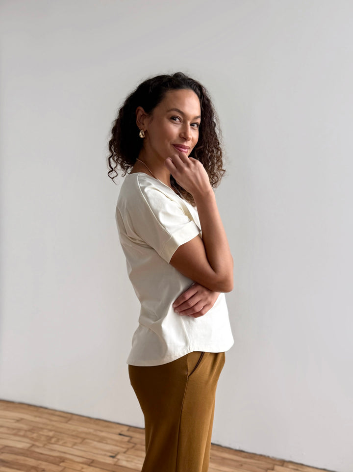 CAELYN tee in Chalk