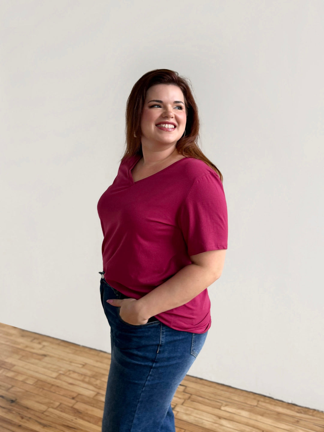 MAURA tee in Pomegranate