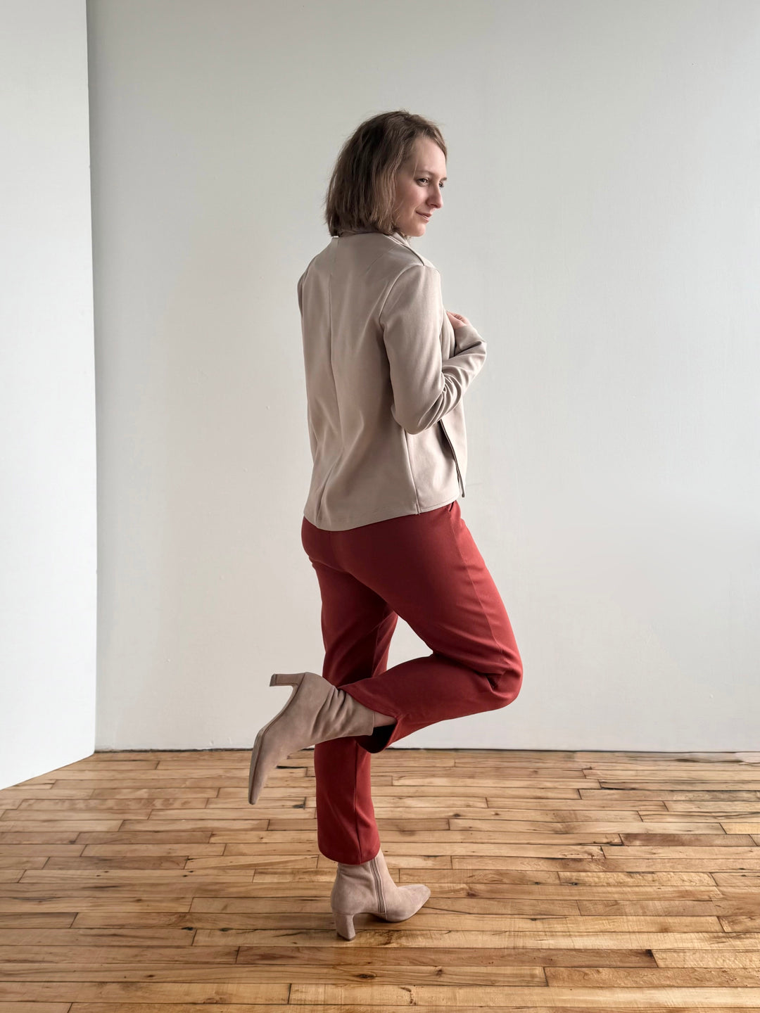 SOPHIA tulip hem pants in Red Amber