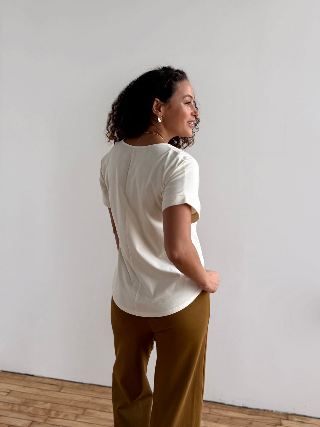 CAELYN tee in Chalk