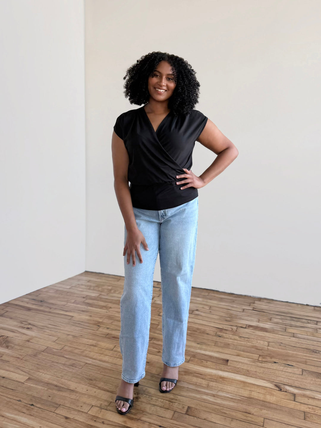 JOLIE top in Black
