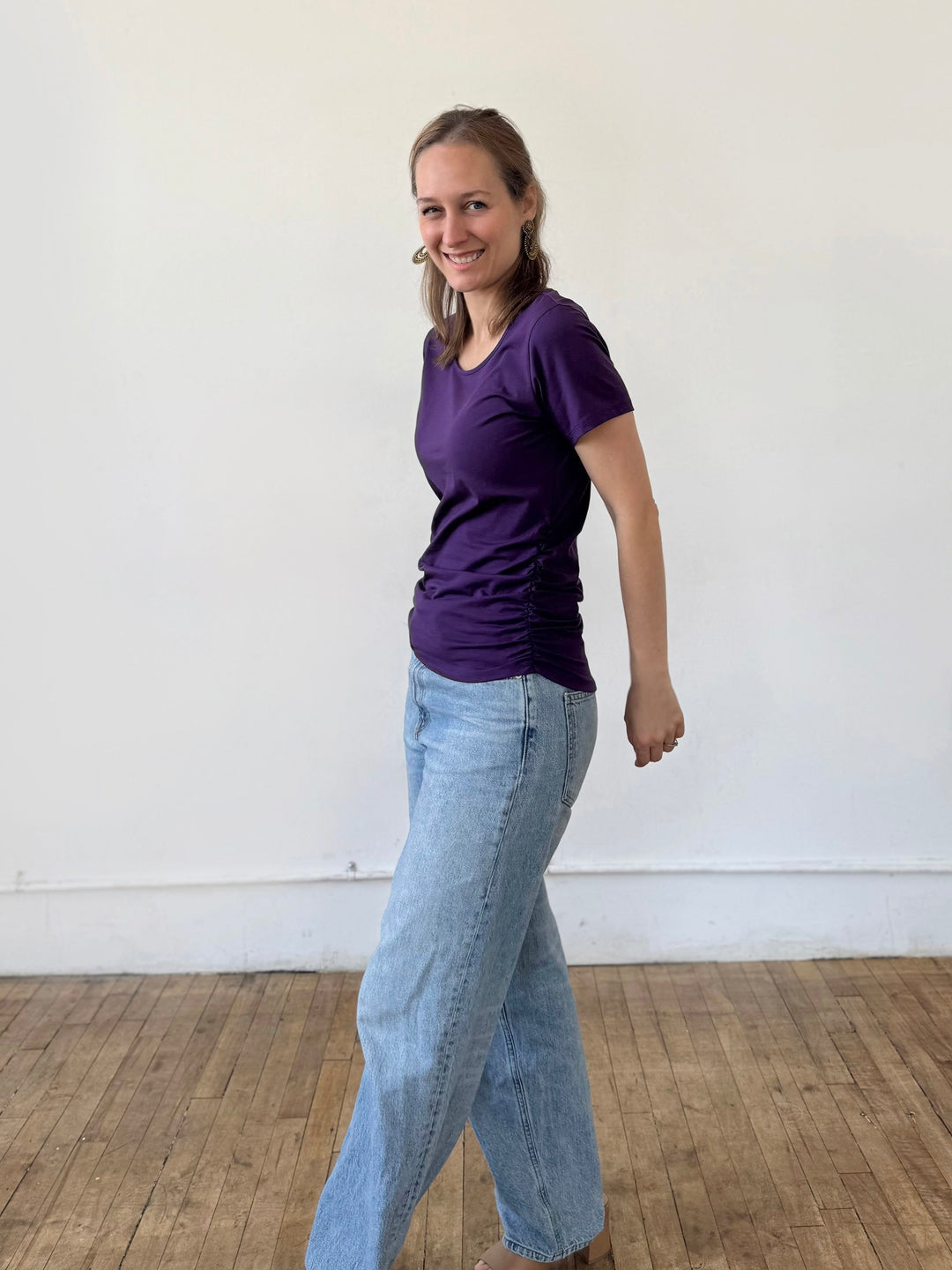 JANEY ruched tee in Midnight Dahlia