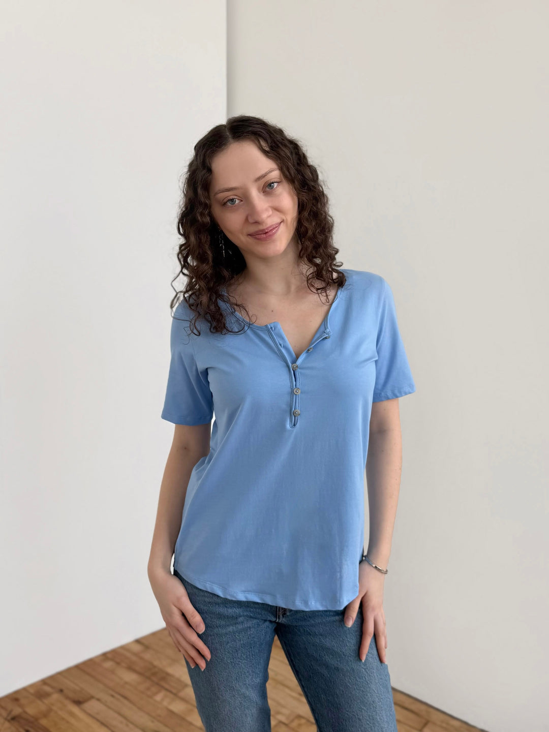 ROSA tee in Light Cornflower