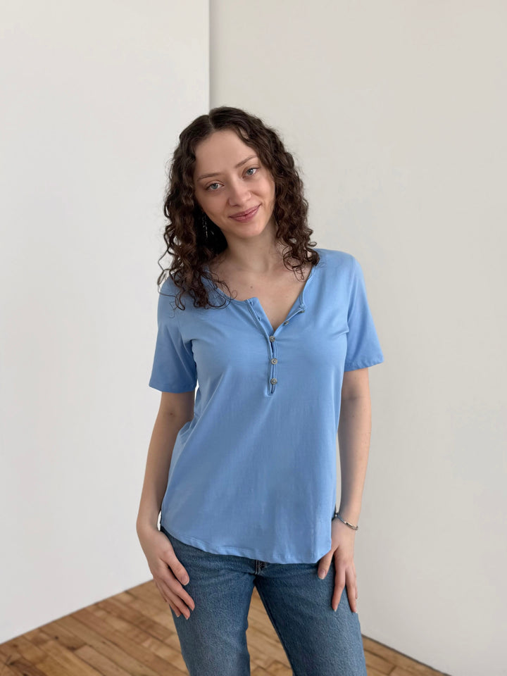ROSA tee in Light Cornflower