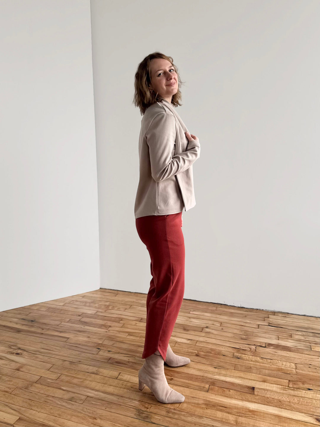 SOPHIA tulip hem pants in Red Amber