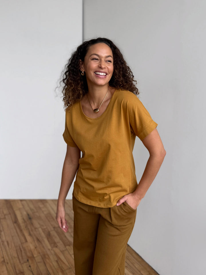 CAELYN tee in Light Amber