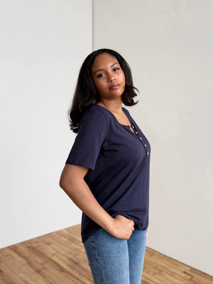 ROSA tee in Navy