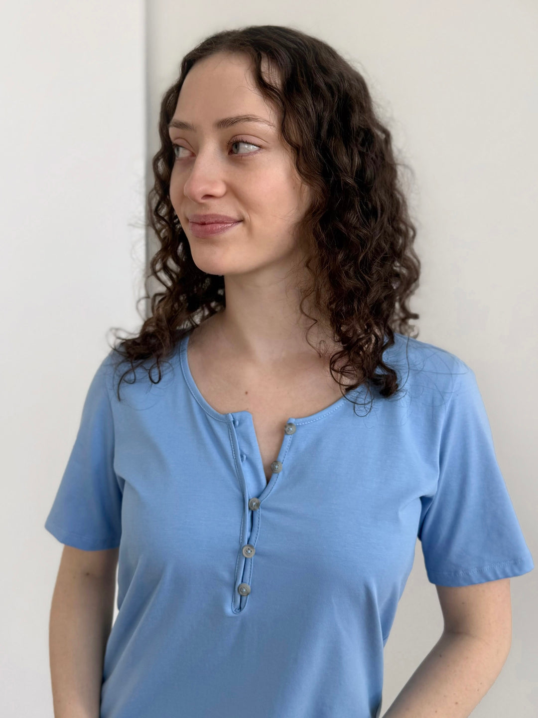 ROSA tee in Light Cornflower