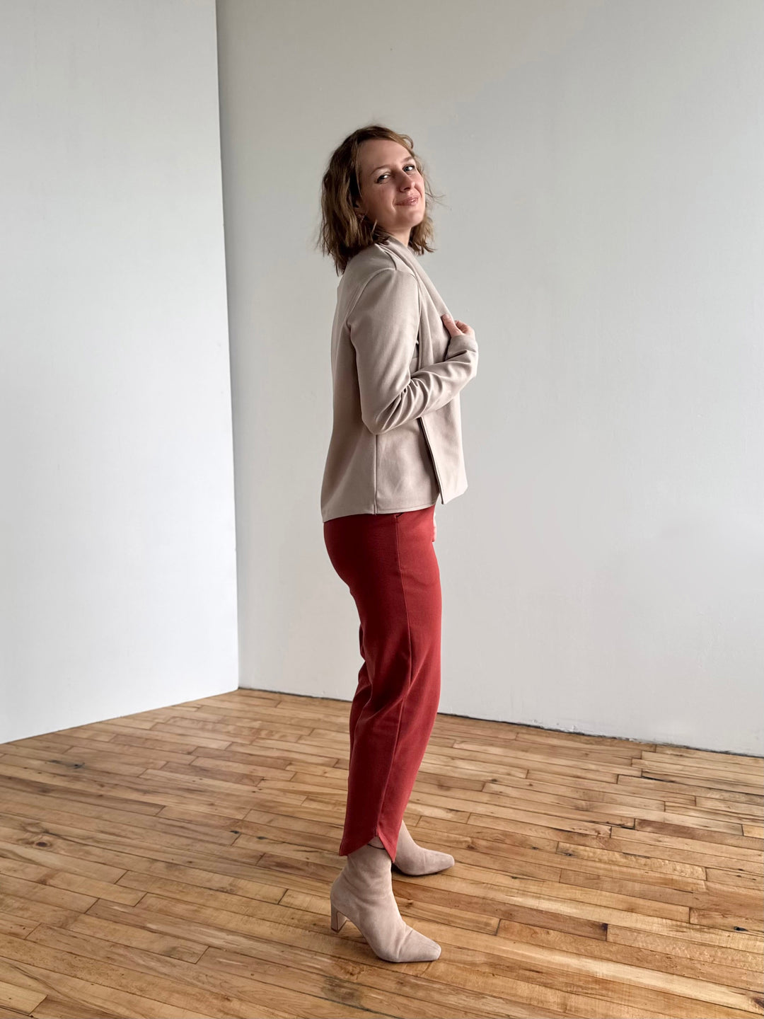 SOPHIA tulip hem pants in Red Amber