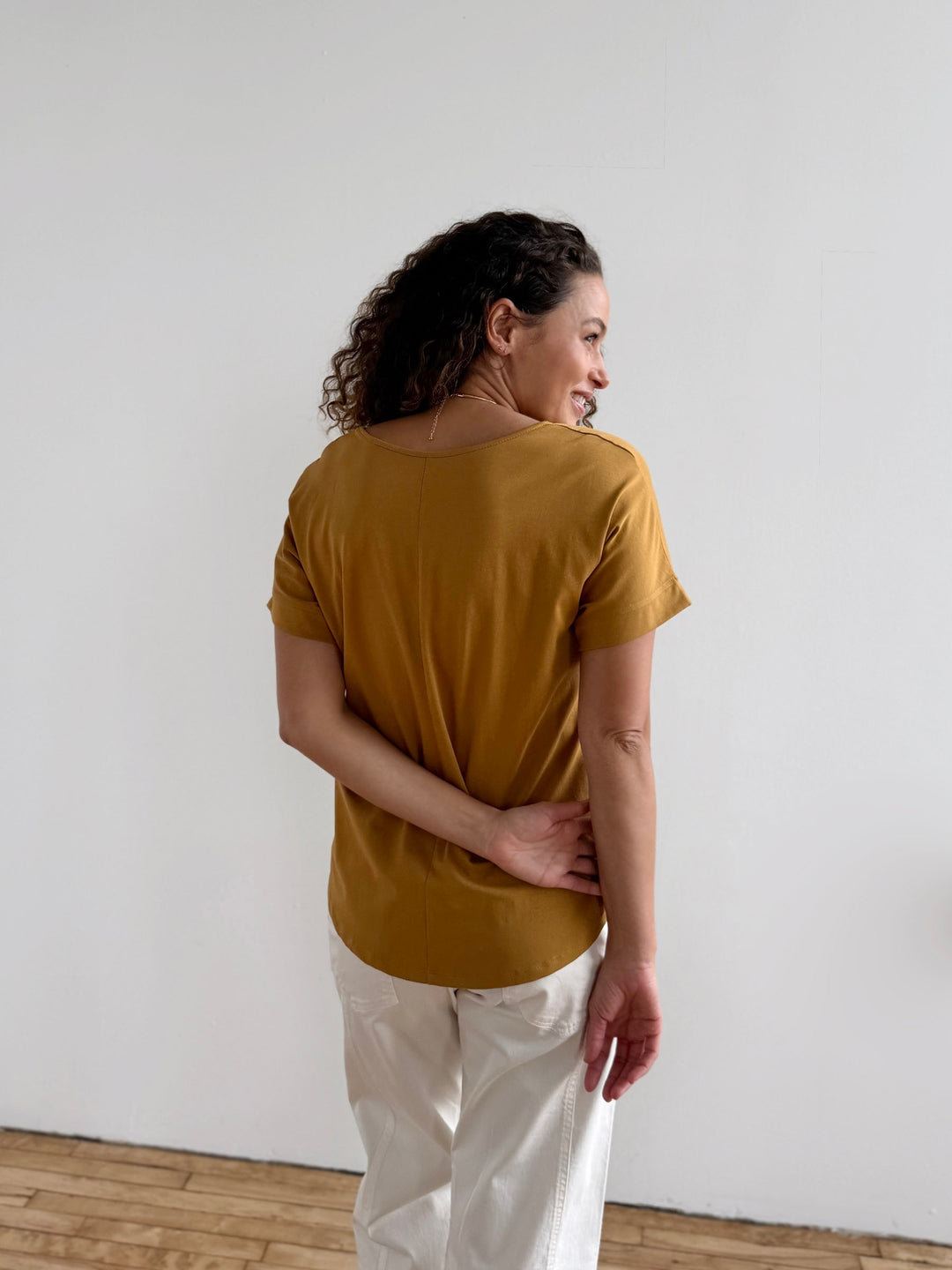 CAELYN tee in Light Amber