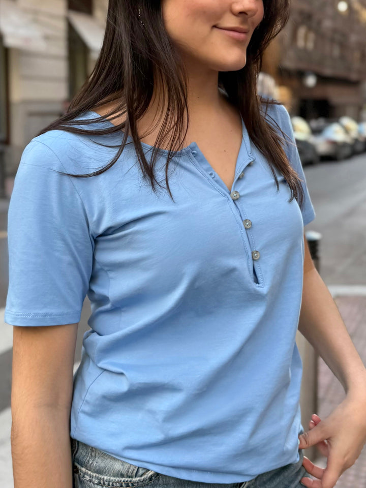 ROSA tee in Light Cornflower