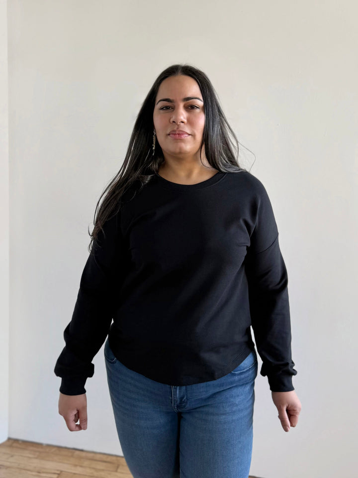 AKARI top in Black