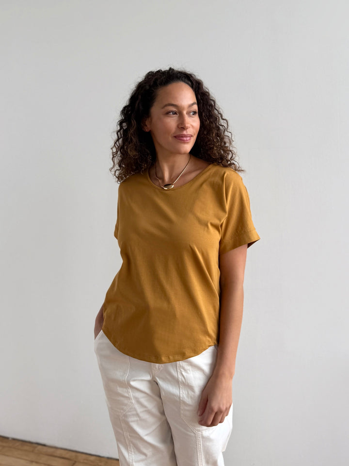 CAELYN tee in Light Amber