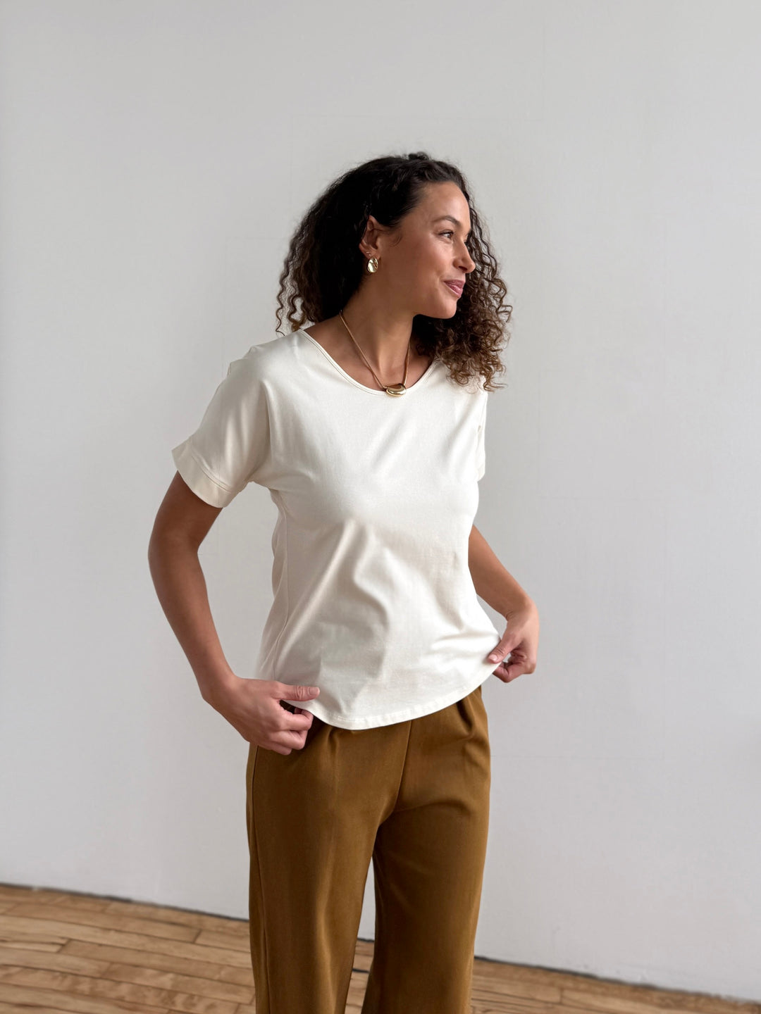 CAELYN tee in Chalk
