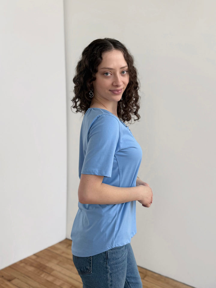 ROSA tee in Light Cornflower