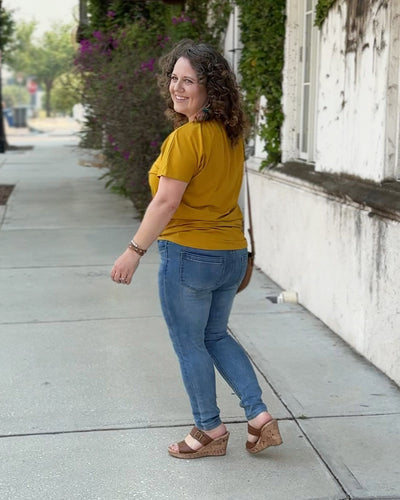 DELLA button top in Mustard