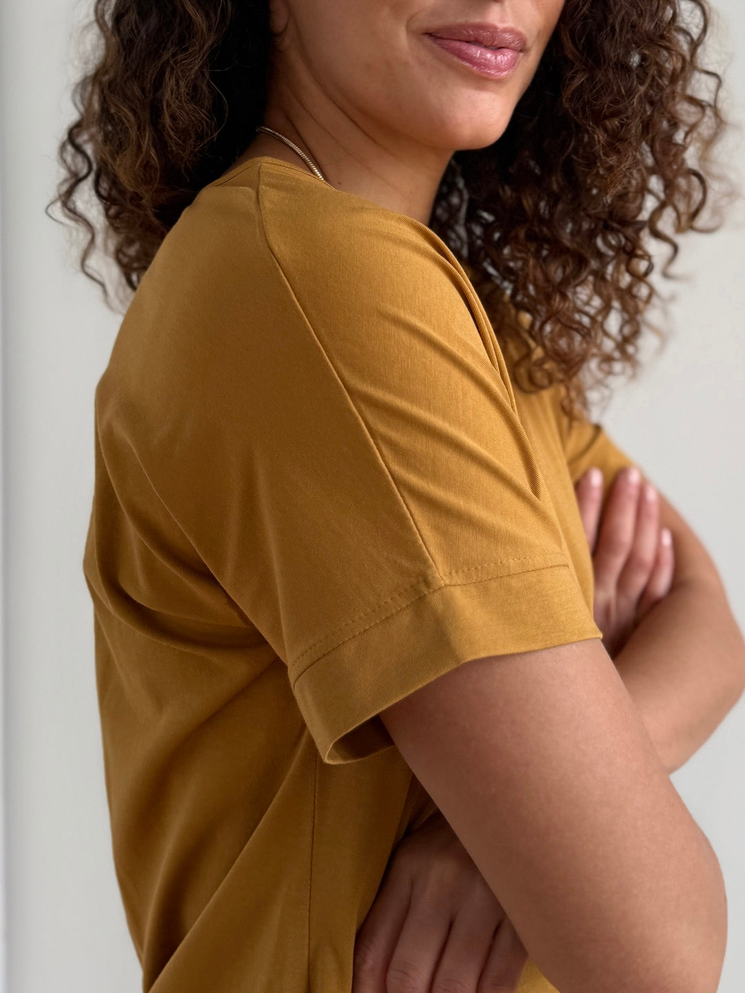 CAELYN tee in Light Amber