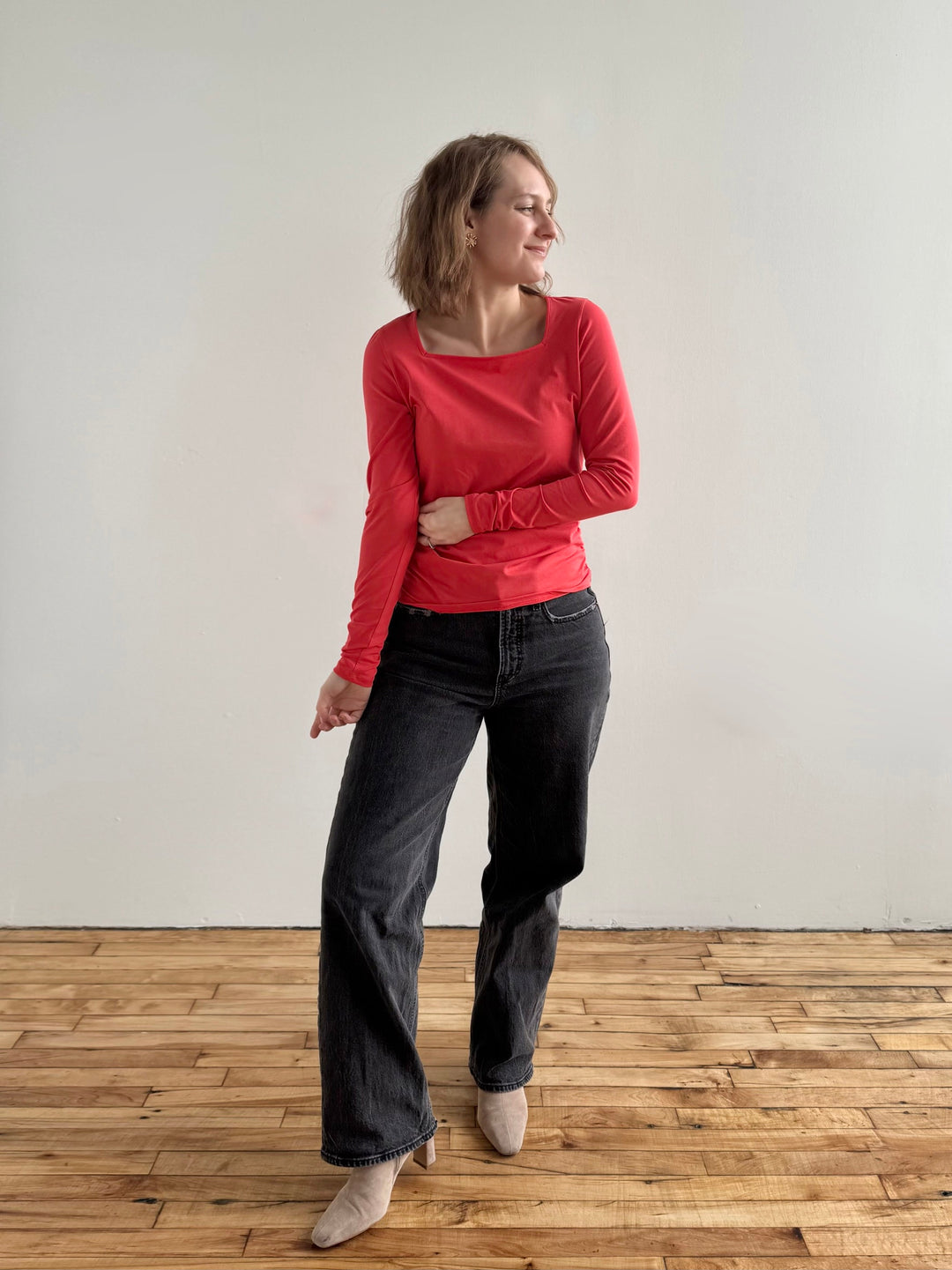 NURY ruched tee in Coral Red