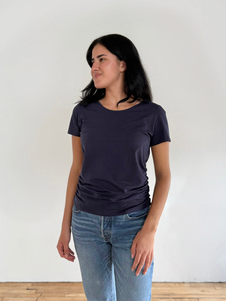 JANEY ruched tee in Navy