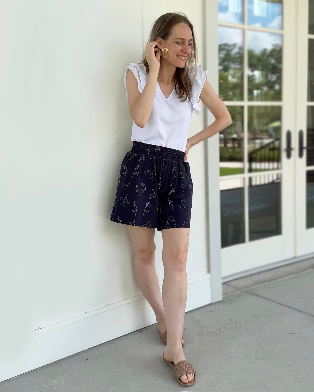 VENICE smocked shorts in Navy/White