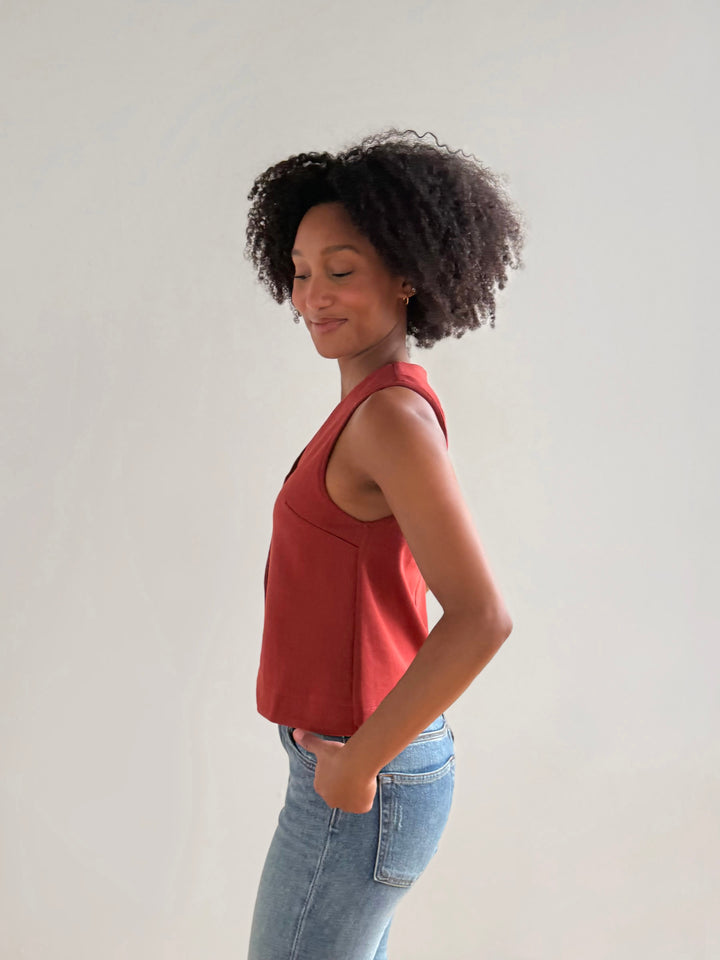SULLIVAN heavy knit vest in Gunmetal, Red Amber