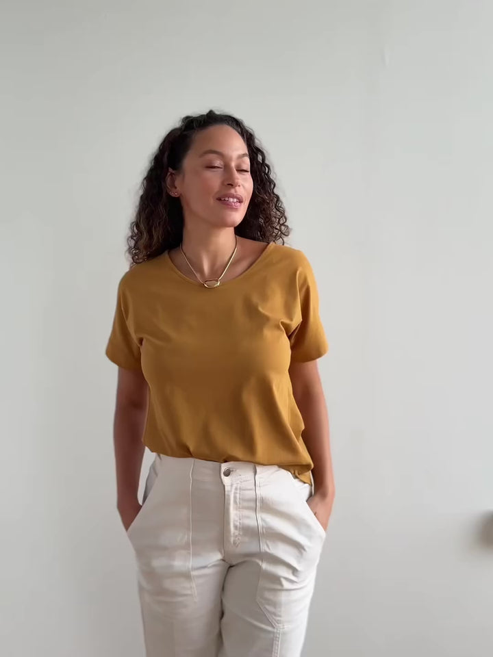 CAELYN tee in Light Amber