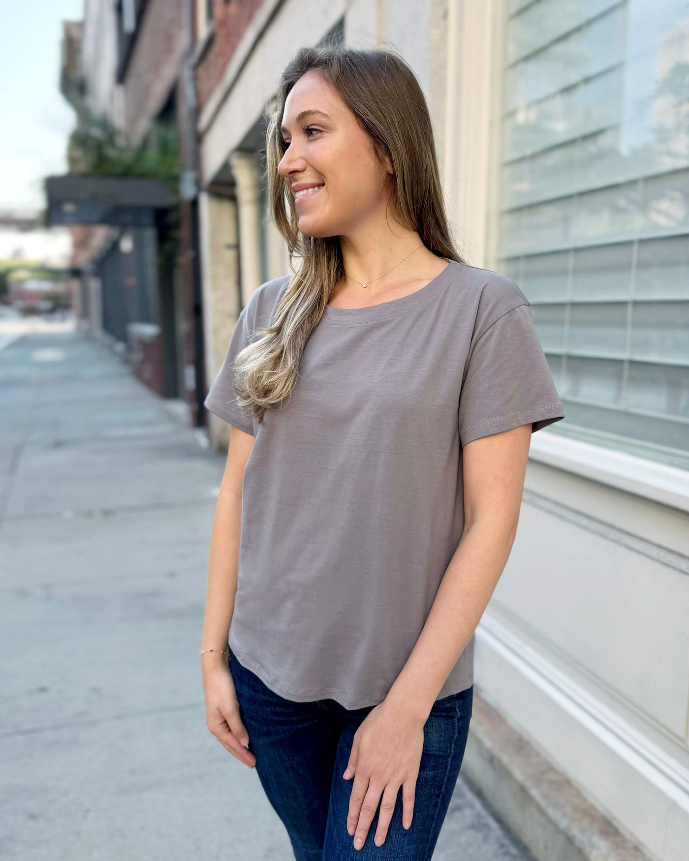 EMMY tee in Circular Grey