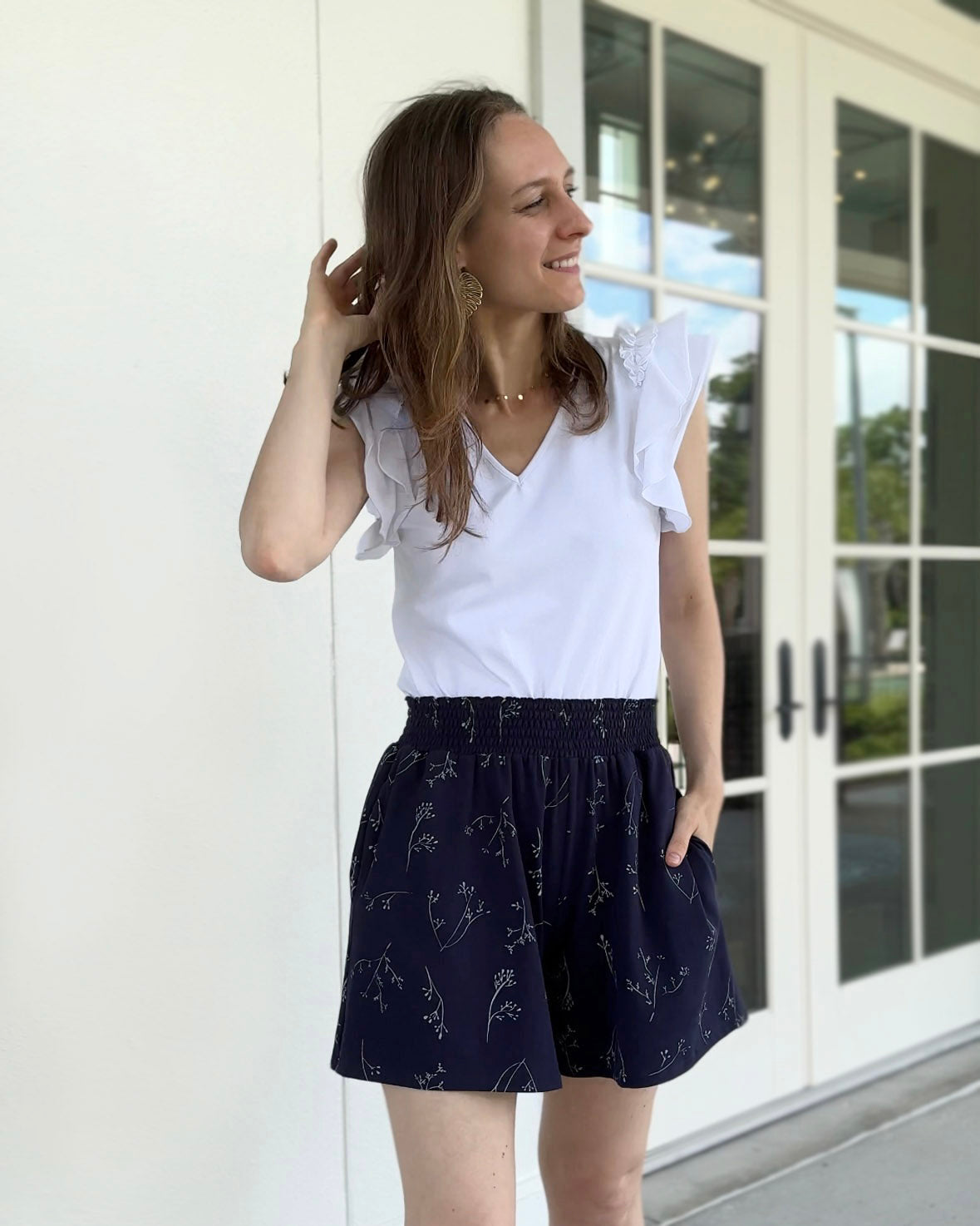 VENICE smocked shorts in Navy/White