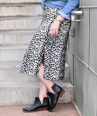 CARRIE cheetah print pencil skirt in Black/Grey