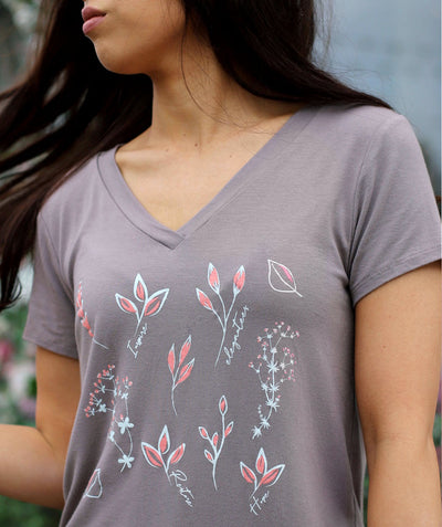FLORAL v-neck tee in Taupe
