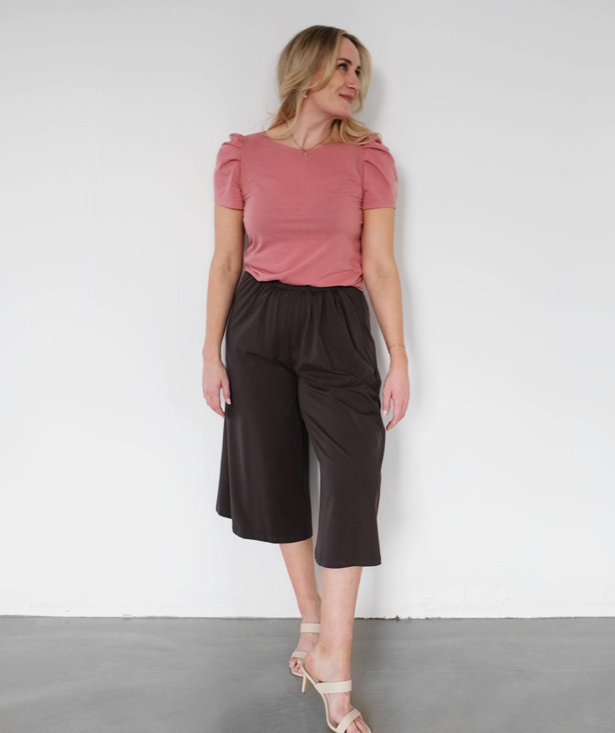 MOANA cropped pants in Charcoal
