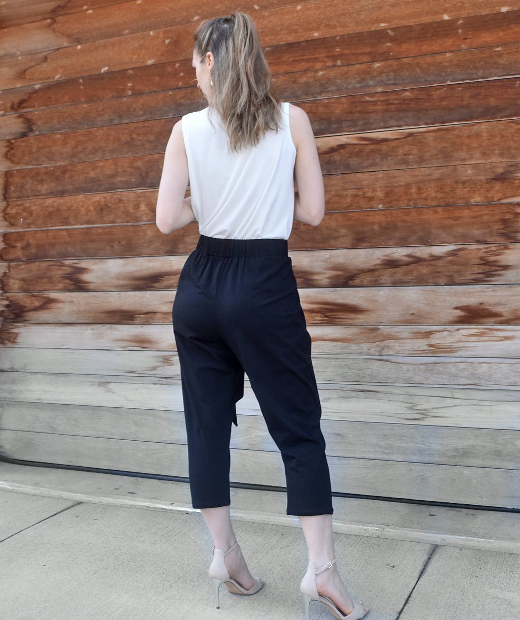 PARKS high-waist capri pants in Black