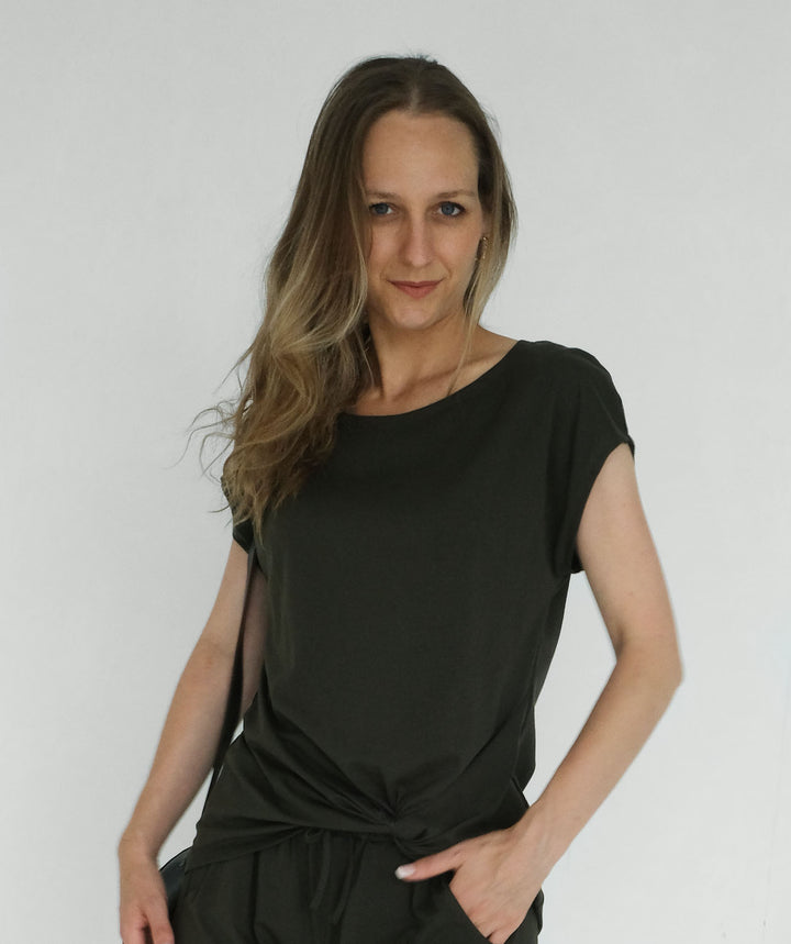 SITA tee in Dark Olive