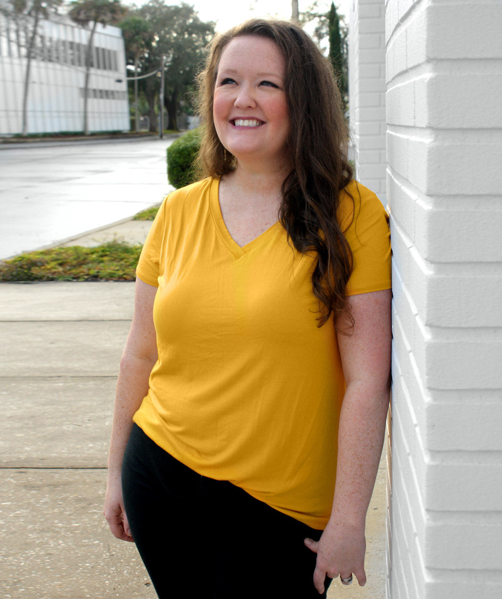 V-NECK basic tee in Mustard