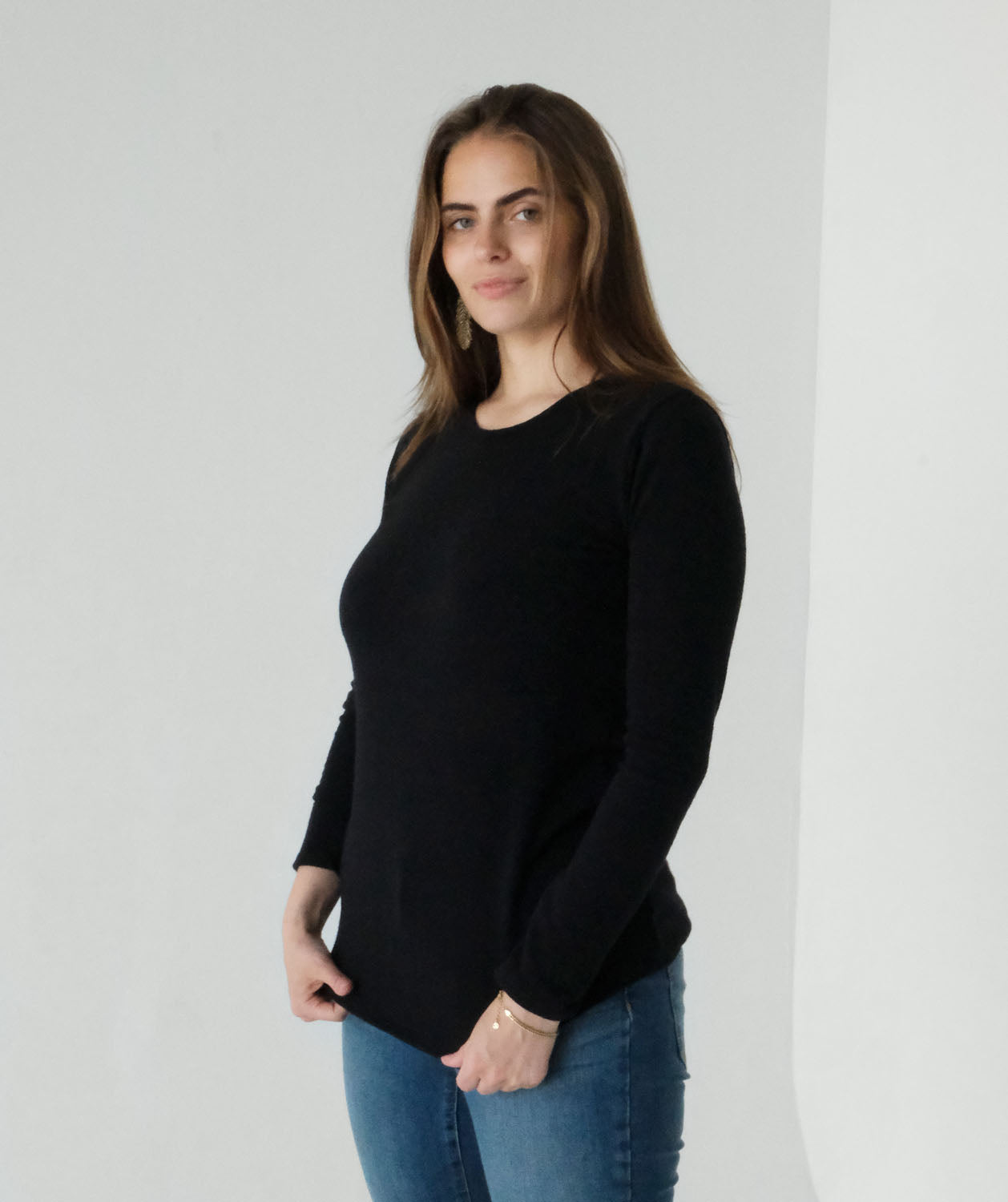 WINSLOW lightweight sweater top in Black